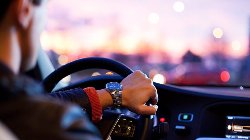 Autofahrer am Steuer – medizinisches Cannabis und Fahrtüchtigkeit im Straßenverkehr